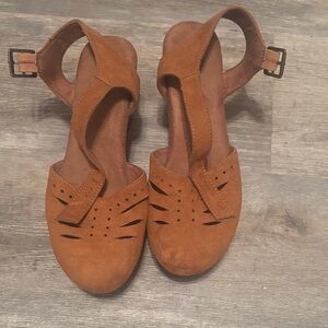 Cliffs by WHITE MOUNTAIN Brown Mary Jane Platform Sandals